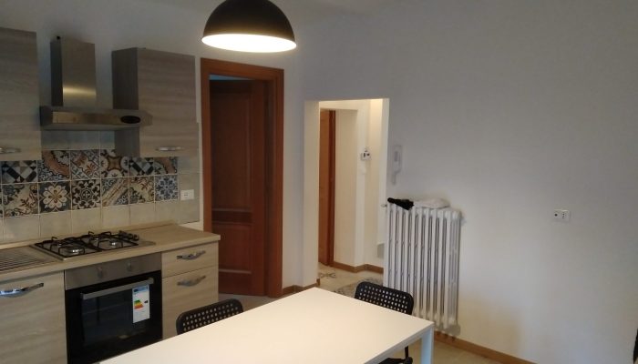 Cucina dell'appartamento ristrutturato