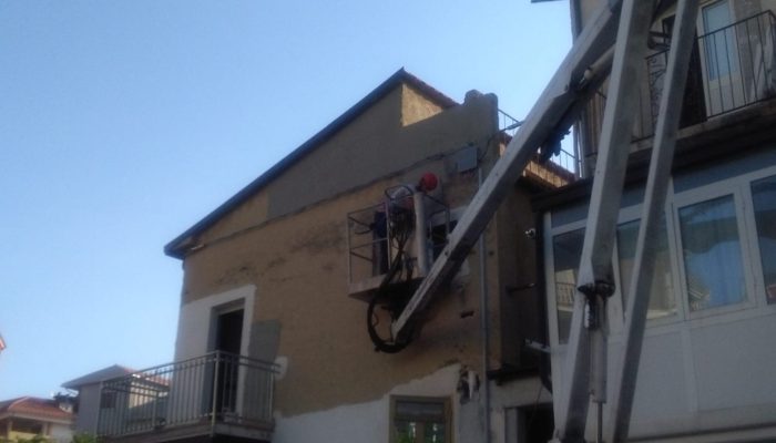 La palazzina durante i lavori di ristrutturazione