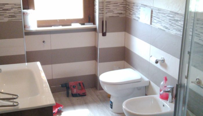 Il nuovo bagno dell'appartamento ristrutturato