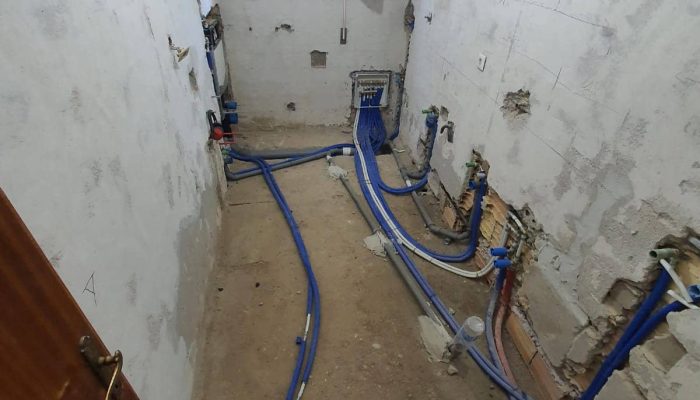Il bagno precedente è stato completamente sventrato per procedere con i lavori di ristrutturazione