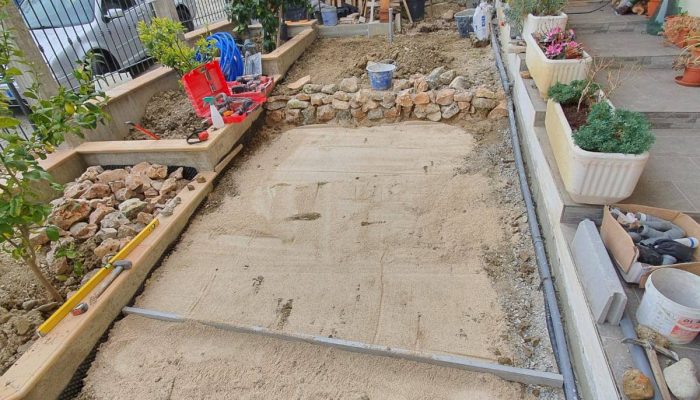 Fase di ristrutturazione del giardino